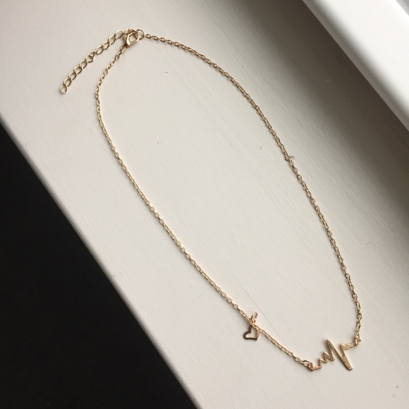 ⚜️[𝟯/$𝟭𝟴]⚜️EKG Gold Simple Heartbeat Choker NEW - Picture 5 of 8